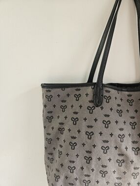 the shoulder bag